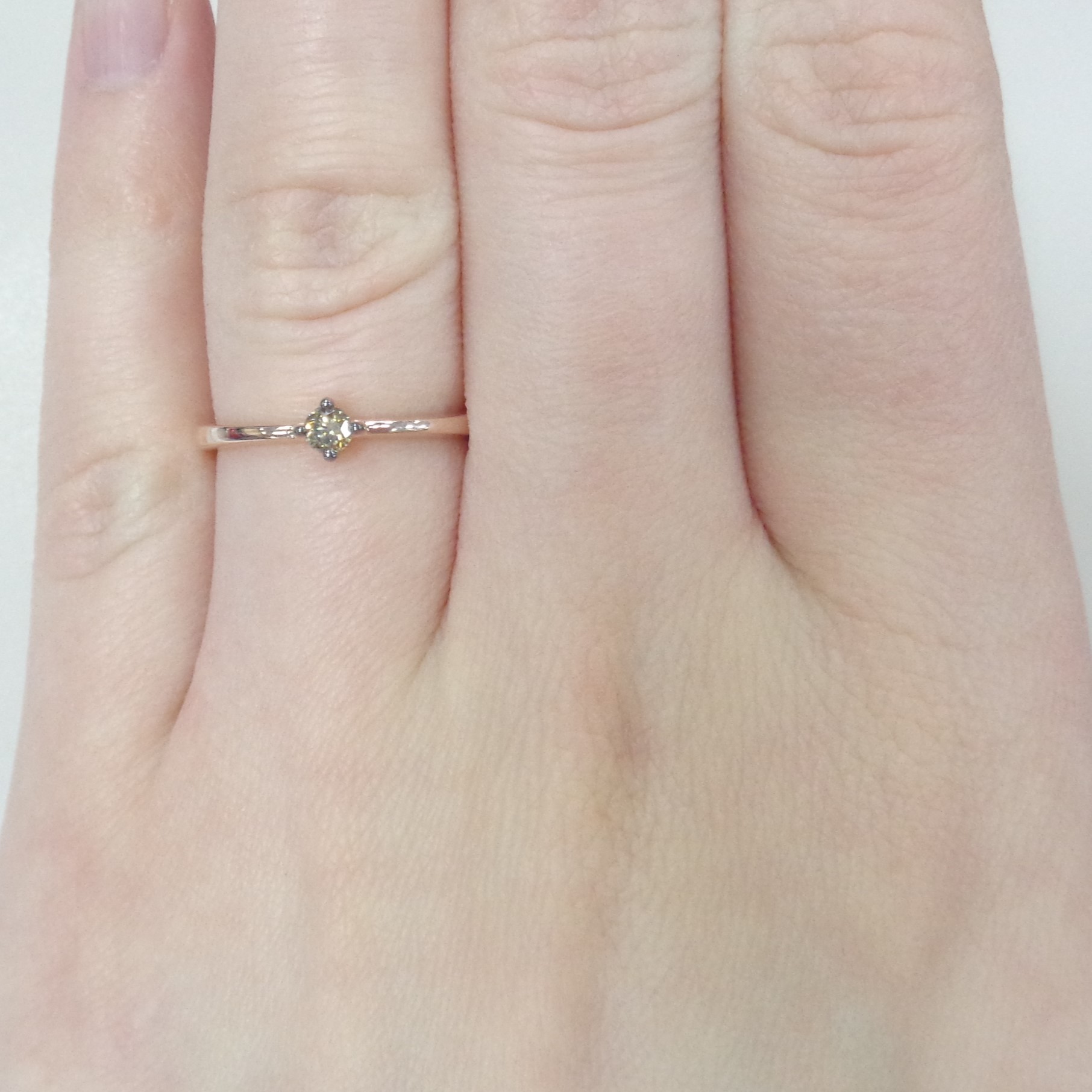 Серебряное кольцо с коньячным бриллиантом